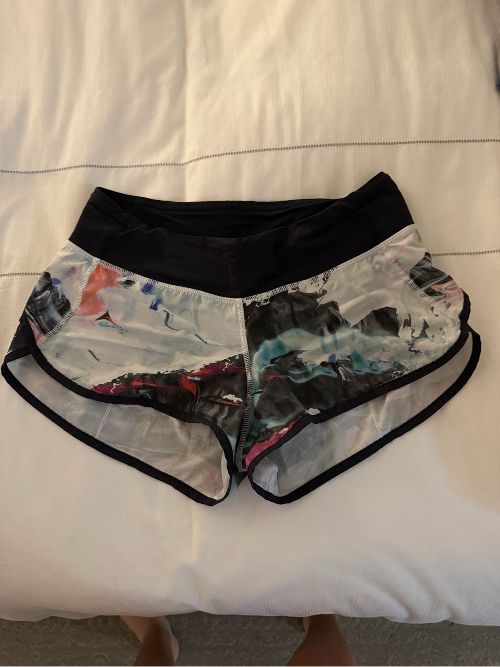 Lululemon Speed up Shorts size 4 2.5”